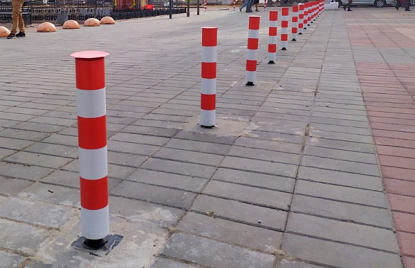 Вандалы сломали новый столбик на главной площади в Улан-Удэ 