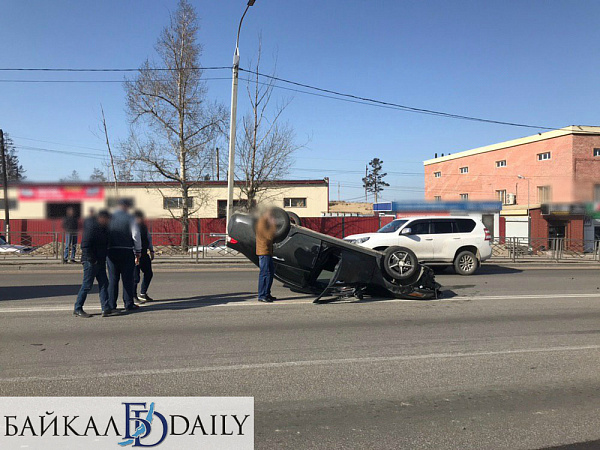 В Улан-Удэ пострадал водитель опрокинувшегося «Аккорда»
