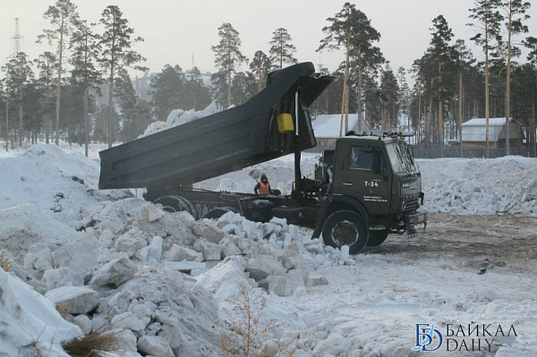 Главу села в Иркутской области оштрафовали за уборку снега без конкурса 