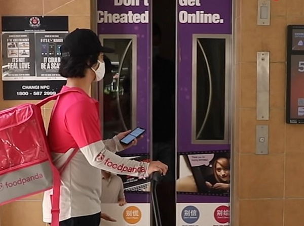 Работавший в Бурятии сингапурский дирижёр стал доставщиком еды 