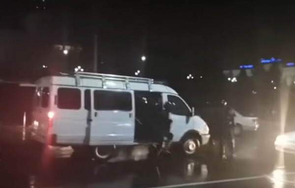 В Улан-Удэ задержали 17 человек с площади Советов после распыления газа 