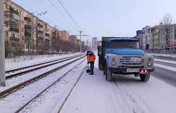 В Улан-Удэ продолжают устранять последствия снегопада