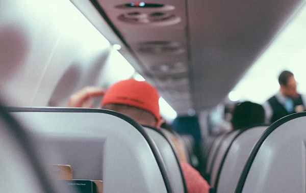 Пассажир самолёта до Иркутска поплатился за курение в туалете
