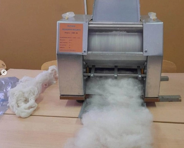 В Бурятии центр детского творчества получил машину для обработки шерсти 