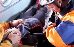 В горах Бурятии спасатели вертолётом эвакуировали туристку