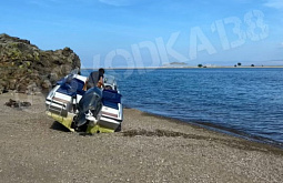 На Байкале катер с неадекватным водителем врезался в берег 