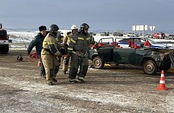 В Иркутской области спасатели ликвидировали «ДТП-мясорубку»
