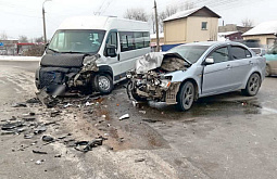 В Иркутске в ДТП с маршруткой пострадали пять человек 