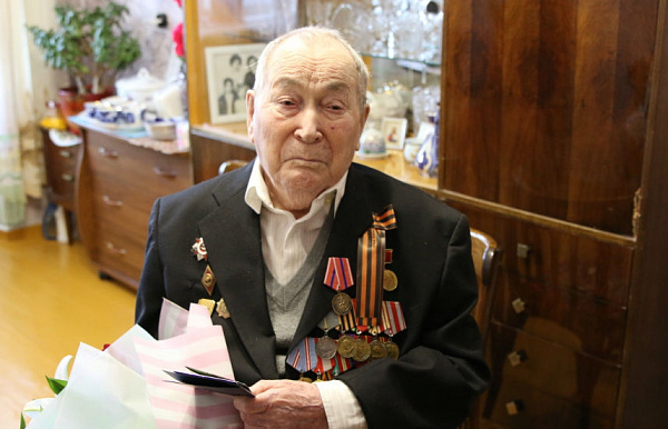 В Улан-Удэ ветеран празднует 95-летие