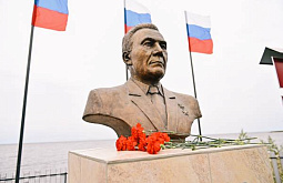 В Бурятии открыли памятник Герою Советского Союза Александру Тюрюмину 