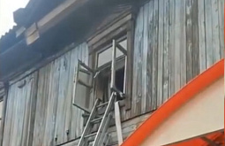 В центре Улан-Удэ горела квартира в двухэтажном доме