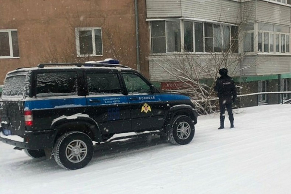 Улан-удэнец получил ножевое ранение и выпал из окна 