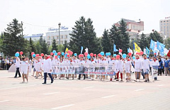 Более 10 тысяч улан-удэнцев участвовали в шествии в День города