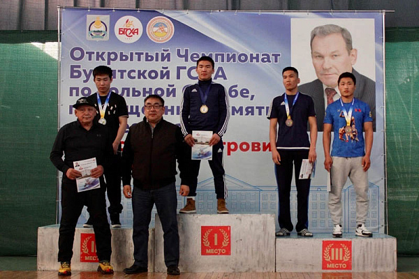 В Бурятии прошёл открытый борцовский чемпионат