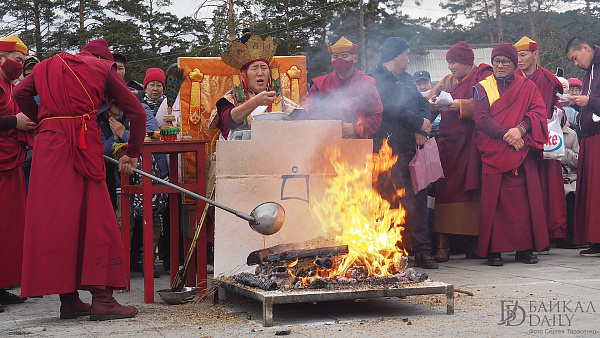 лутор обряд подношения нагам. кроссовки женские белые. вино авес дель сур. вино совиньон блан авес дель сур сухое белое. 118836 марк формель футболка мужская.