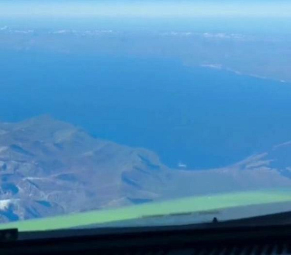 Российский пилот показал Байкал с высоты в 11 тысяч метров