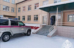 В Улан-Удэ буйный пациент угрожал медикам в больнице