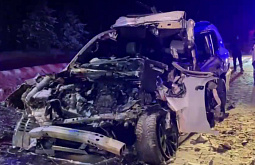 Два человека погибли в ДТП с Lexus и тягачом в Иркутской области