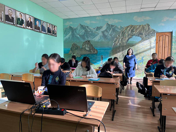 Школьники Бурятии показали свои знания на турнире «Буряад хэлэн»