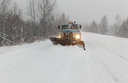 В выходные дороги Бурятии чистили от снега 108 машин