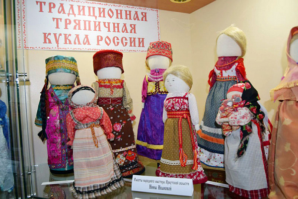 На выставке кукол в Иркутске покажут сибирские и бурятские костюмы