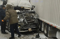 В Бурятии при столкновении грузовика и «микрика» пострадали три человека