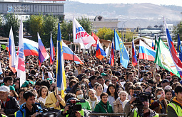 В Улан-Удэ прошёл митинг в поддержку начавшихся референдумов