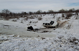 В Бурятии «Тойота» вылетела с дороги и врезалась в трубу