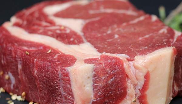 Продавец мяса в Иркутске пытался дать взятку полицейского 