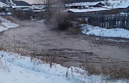 В селе Бурятии прорывало дамбу