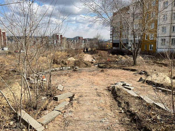 Заммэра Улан-Удэ приостановил работы в сквере «Зодчий»