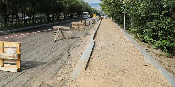  В Улан-Удэ ремонтируют дорогу возле Русского драмтеатра