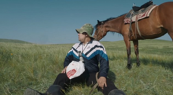 Баяр Барадиев снял короткометражку о замусоренных степях Забайкалья 