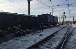 Появилось видео с места схода 30 вагонов в Иркутской области