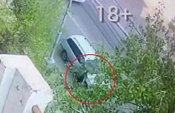 В Улан-Удэ перебегавший дорогу мальчик попал под колёса