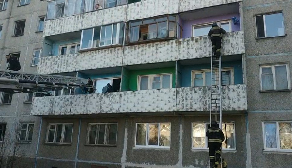 В Иркутске из горящей пятиэтажки спасли 45 человек