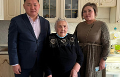 В Улан-Удэ ветеран труда отметила 95-летие