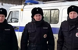В Иркутской области полицейские спасли мужчину из горящего дома