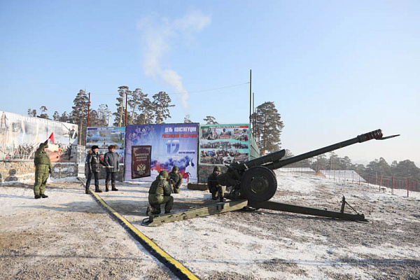 Пушка выстрелила в Улан-Удэ в честь Дня Конституции России
