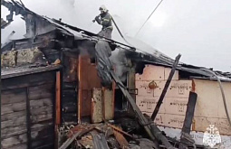 В Улан-Удэ горел двухквартирный жилой дом