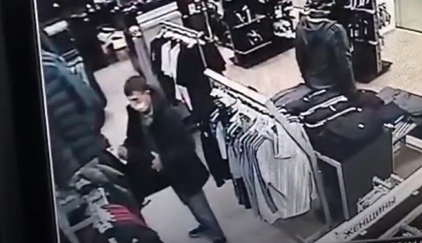В Улан-Удэ кража куртки в магазине попала на видео