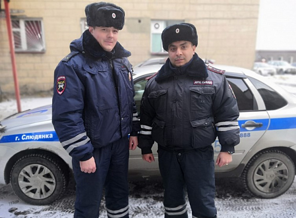 В Иркутской области полицейские отвезли супругов после ДТП до гостиницы