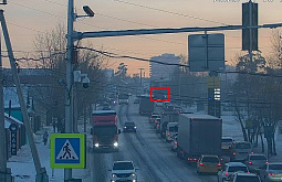 В Улан-Удэ из-за сломавшейся фуры образовалась дикая пробка