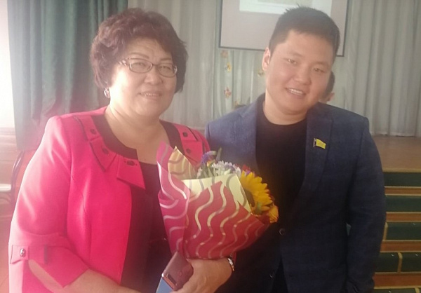 Улан-удэнский депутат Банзарон поздравил учителей 