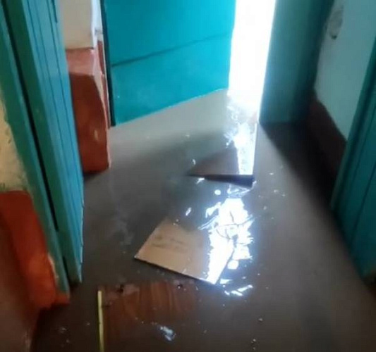 В Гусиноозёрске ливень затопил улицы и подъезды  