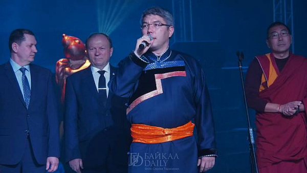 Алексей Цыденов поздравил жителей со 100-летием Республики Бурятия 