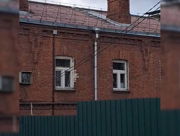 У дома на окраине Улан-Удэ сносит крышу