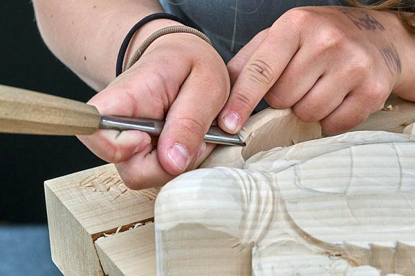В Забайкалье откроется выставка бурятского мастера по резьбе из дерева