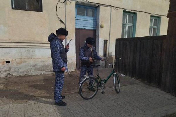 Житель Бурятии украл детский велосипед и поехал на нём