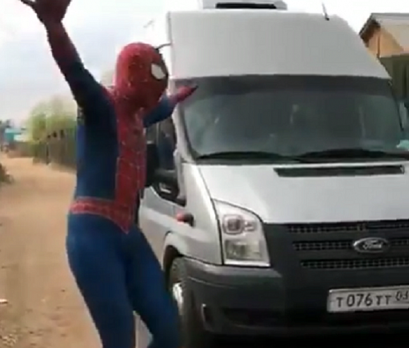 В Бурятии Человек-паук поздравил ребёнка из нуждающейся семьи 